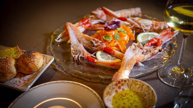 Connoisseur Restaurant - 3