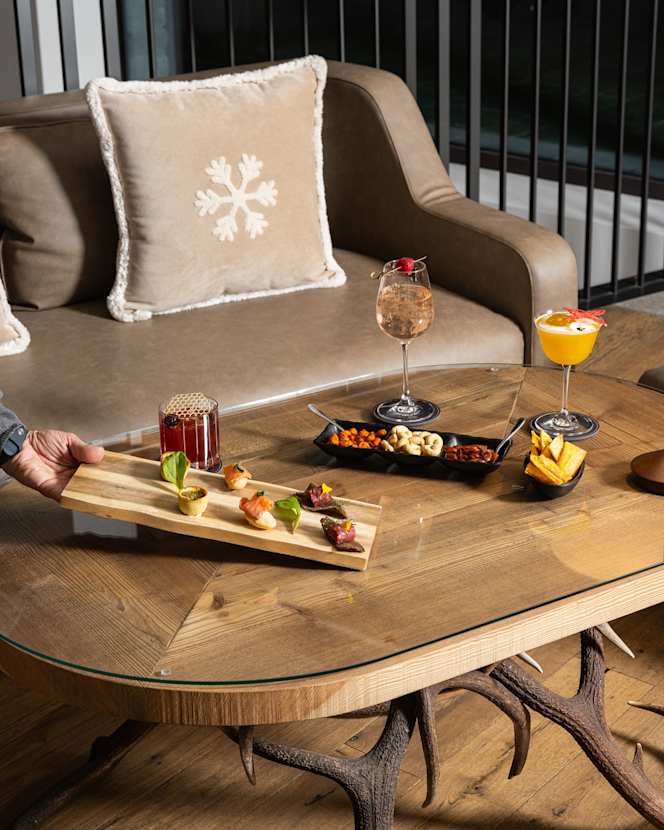 Equinox Lounge Bar - 4