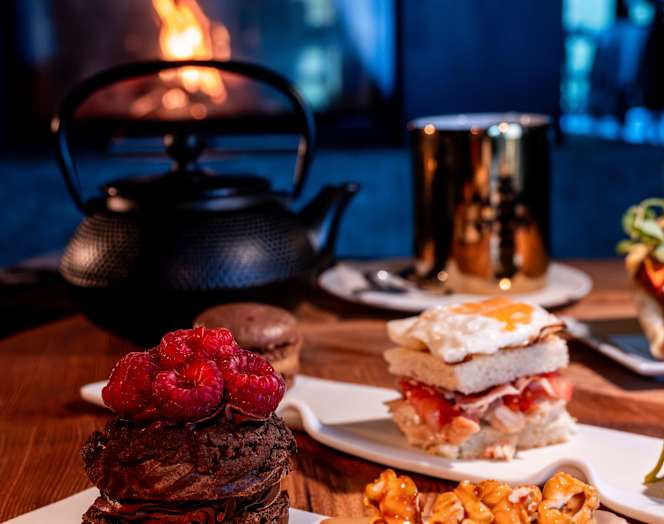 Equinox Lounge Bar - 1