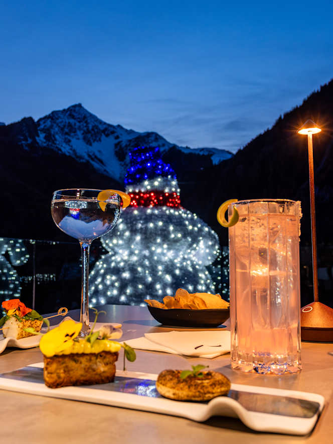 Equinox Lounge Bar - 2