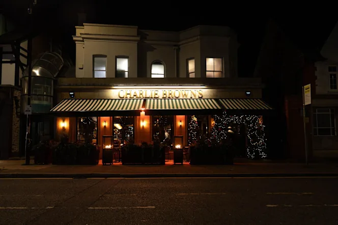 Charlie Browns Hale - 0