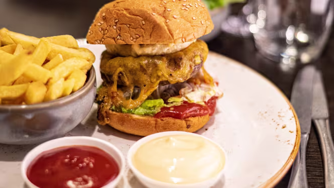 Pillars Bar & Kitchen - 1