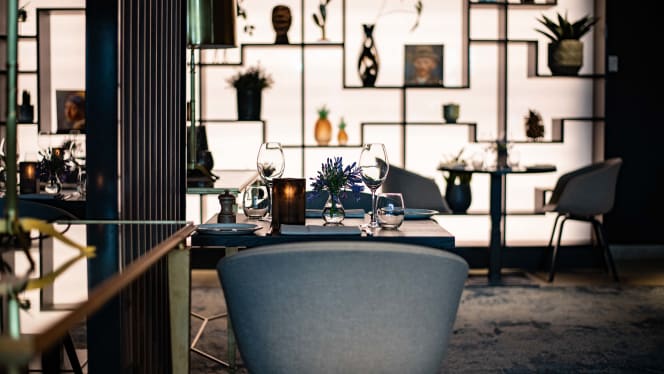 Pillars Bar & Kitchen - 6