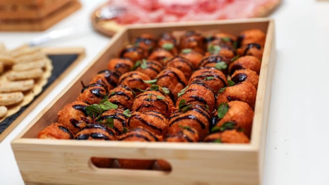 Nine Arches Lounge Bar & Restaurant - 9