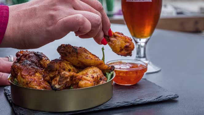 Letraria - Craft Beer & Vinyl - 0