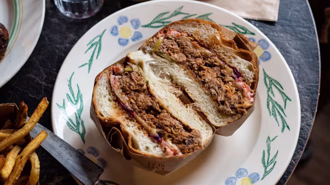 Lazy Suzy - Smoked BBQ Burger - Tours - 5