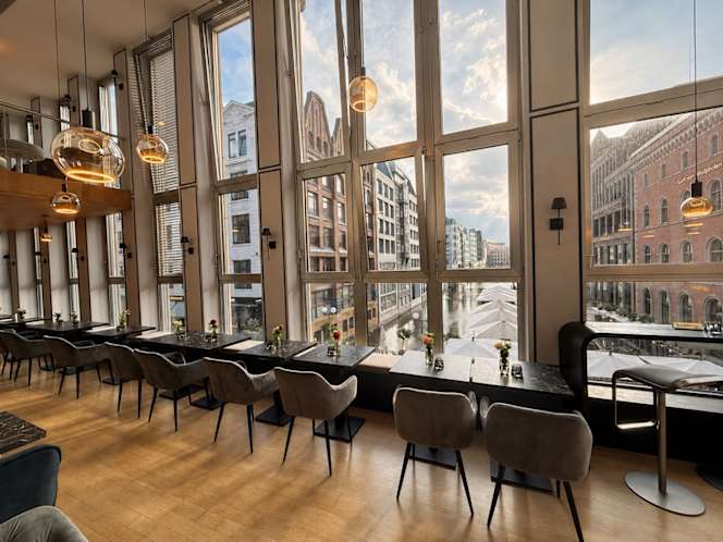 N6 - Kitchen & Bar - 1