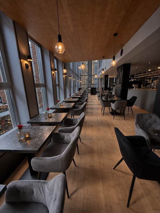 N6 - Kitchen & Bar - 8