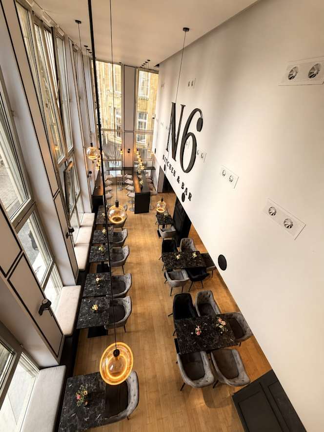 N6 - Kitchen & Bar - 3