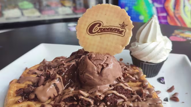 Creams Cafe Bedford - Bedford - 4