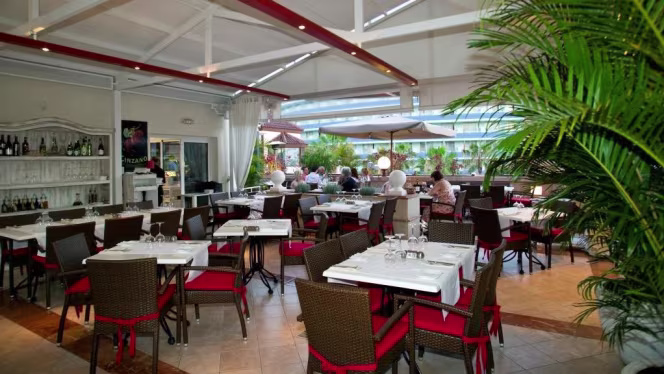 Mamma Mia (Las Americas) - 5