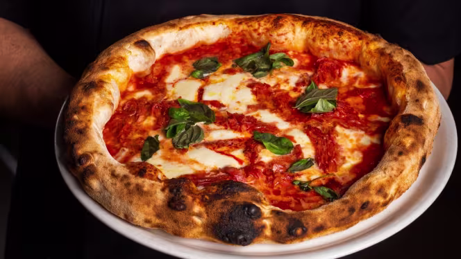 Pizzeria Everest - 0