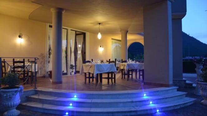 Villa Ischia Restaurant - 9