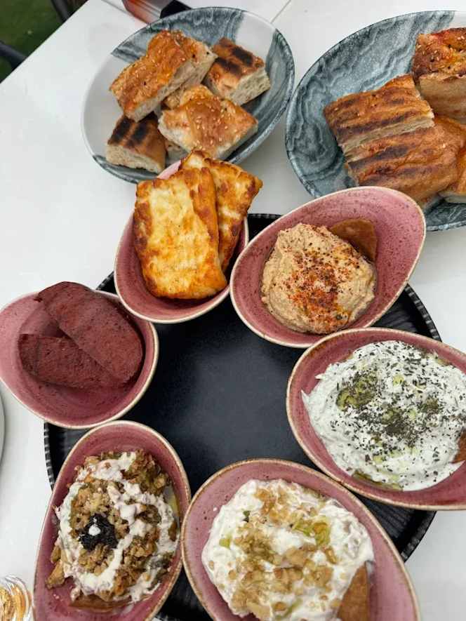 Liva Restaurant - 7