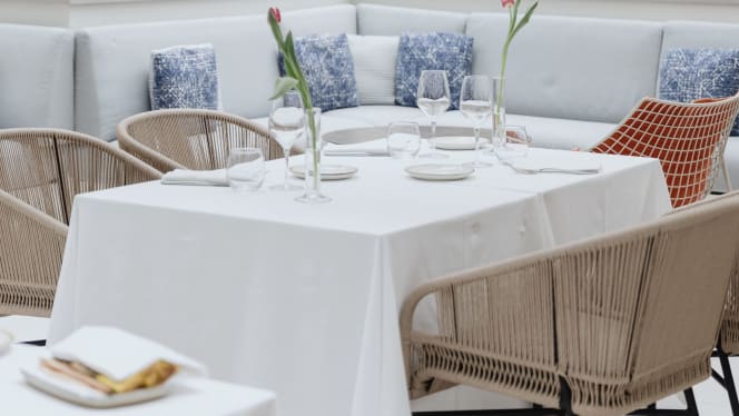 Longitude 12 Bistrot & Jardin - 8