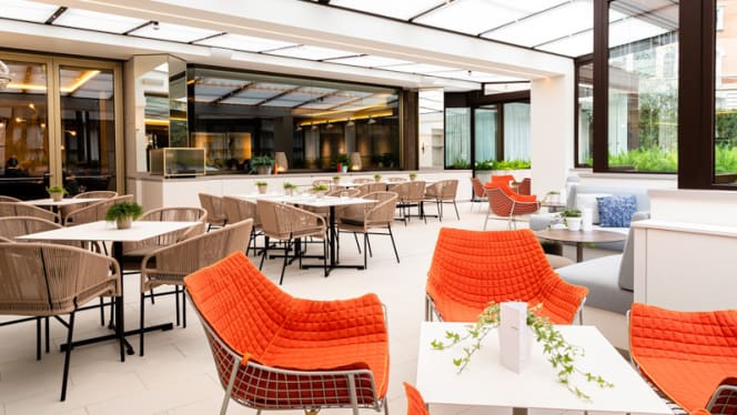 Longitude 12 Bistrot & Jardin - 9