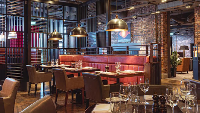 Dakota Edinburgh - 9