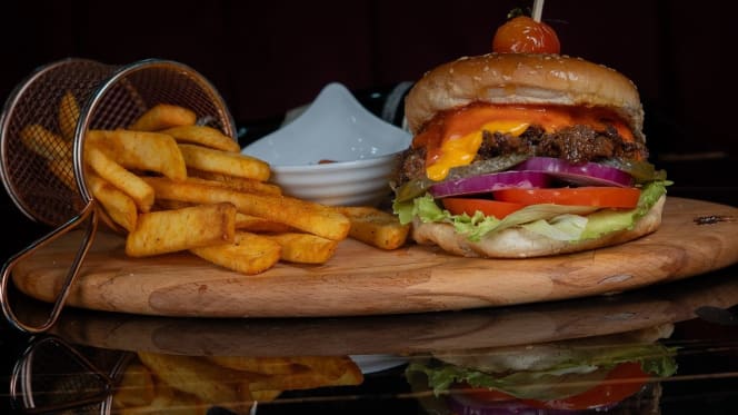 Absolut Restaurant & Bar - 8