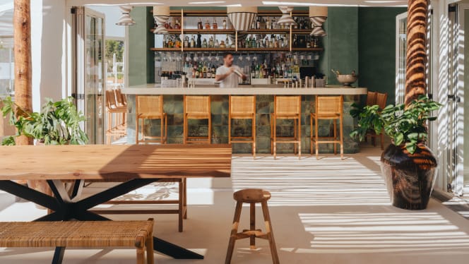 Bungalow Pool Bar & Grill Ibiza - Cala Llonga - 9