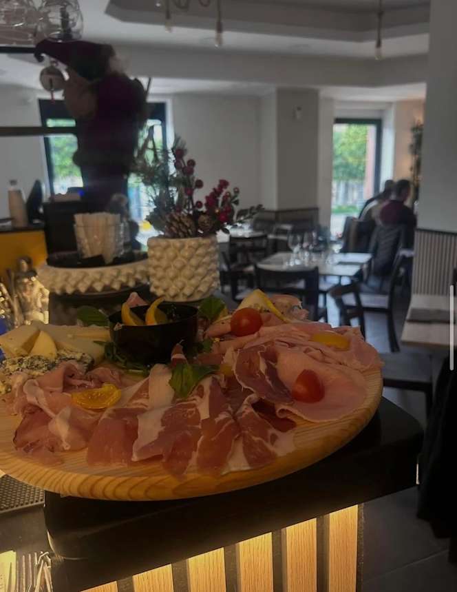 Meraki Restaurant & Pizza - 8