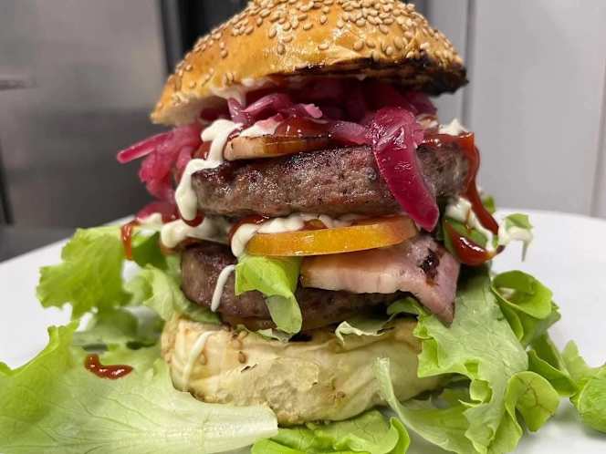 Mamaia burger and grill - 8