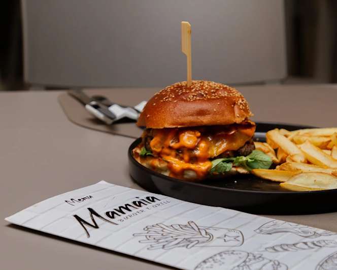 Mamaia burger and grill - 5