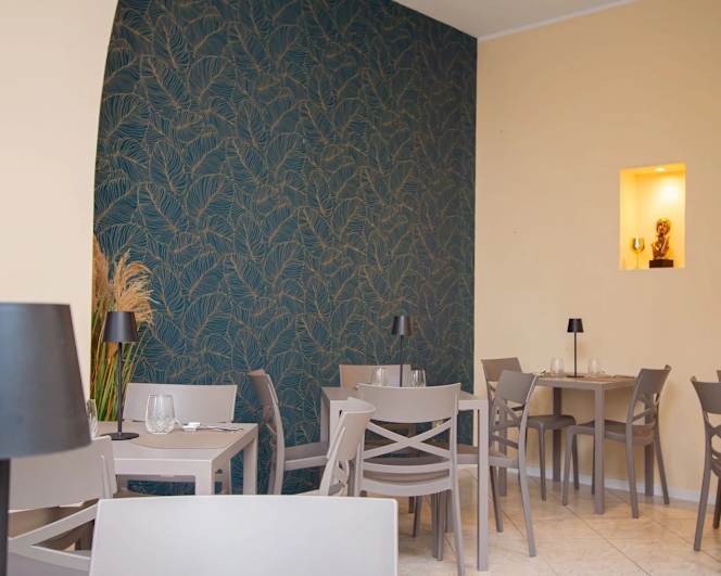 Mamaia burger and grill - 6