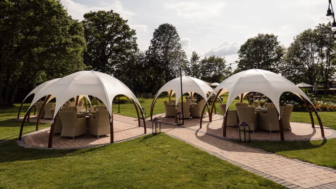 Stirrups Hotel - The Brasserie - 9