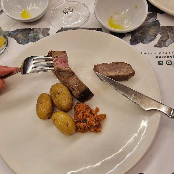 Araboka Casa de Vinos y Comidas - 8