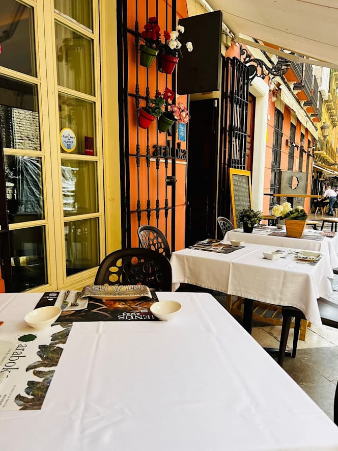 Araboka Casa de Vinos y Comidas - 3