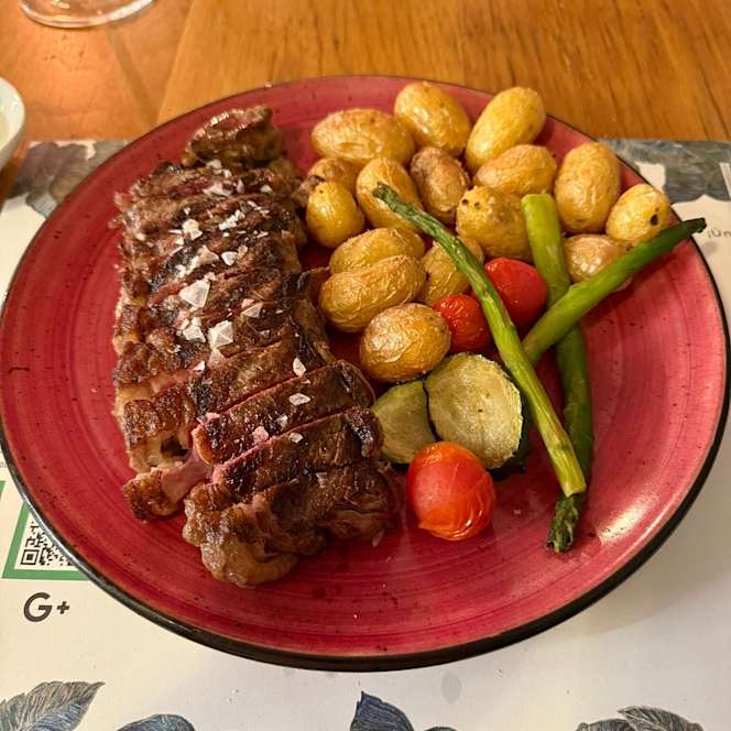 Araboka Casa de Vinos y Comidas - 4