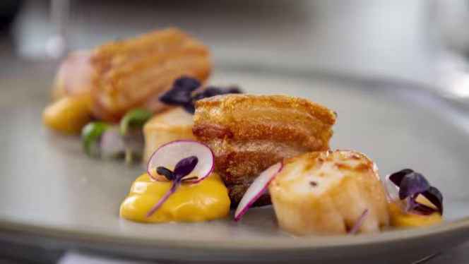 1935 Rooftop Restaurant - Holiday Inn Southend - 2