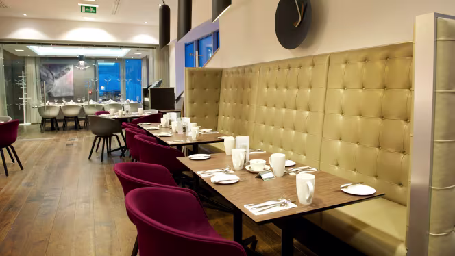 1935 Rooftop Restaurant - Holiday Inn Southend - 0