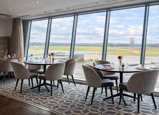 1935 Rooftop Restaurant - Holiday Inn Southend - 5