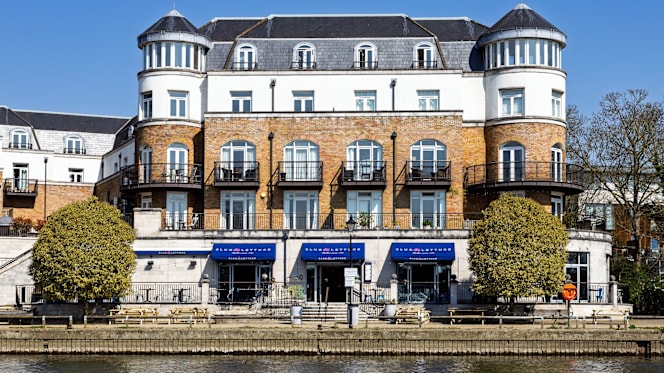 Slug and Lettuce Staines - 7