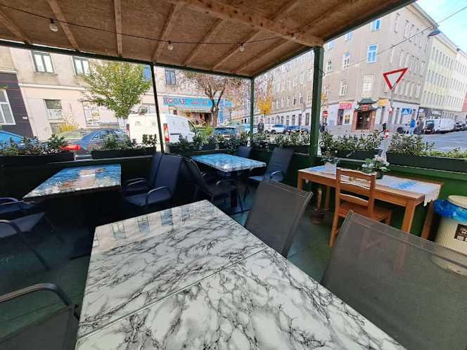 Manolyam Cafe Restaurant - 5