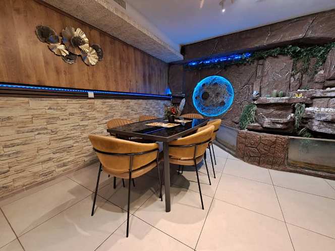 Manolyam Cafe Restaurant - 7