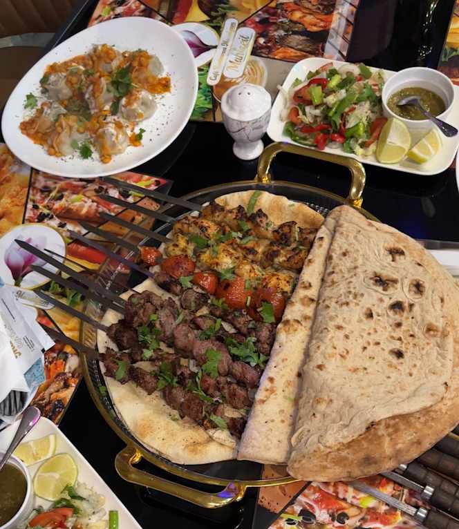 Manolyam Cafe Restaurant - 9