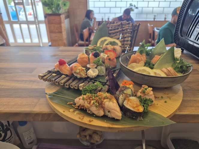 Yugo Sushi Bar & Grill - 4