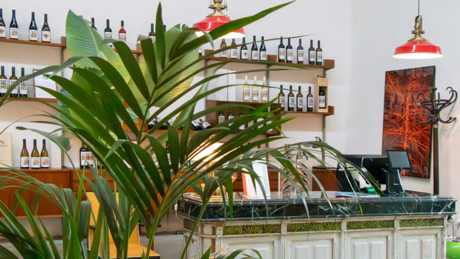 Cas'Amaro Wine Shop & Bar - 8