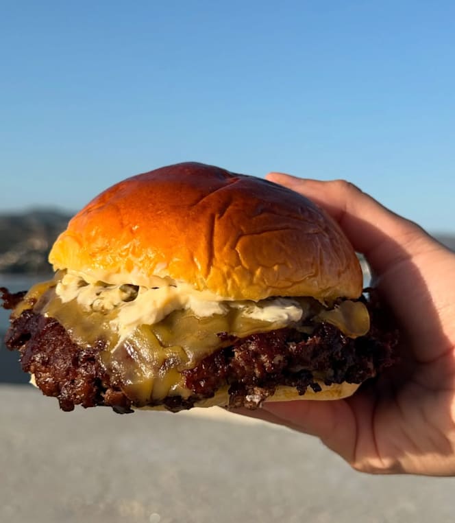 Valhalla Grill Burger Capuchinos - 4