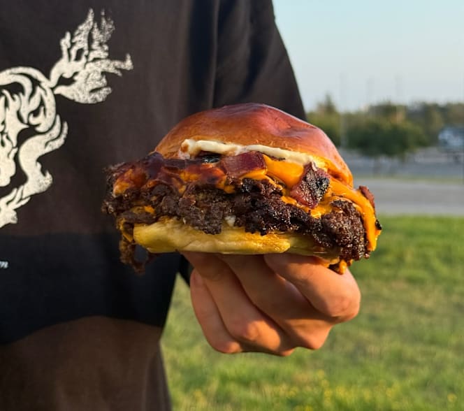 Valhalla Grill Burger Capuchinos - 0