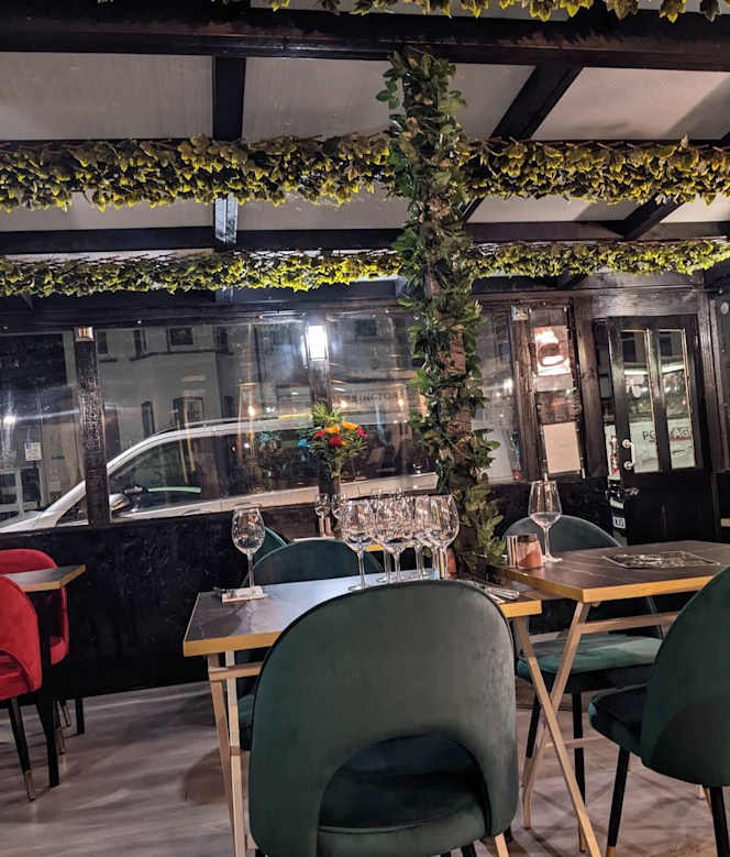 Fanoos Persian Grill - 9