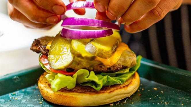 Gourmet Burger Club - Cobham - 7