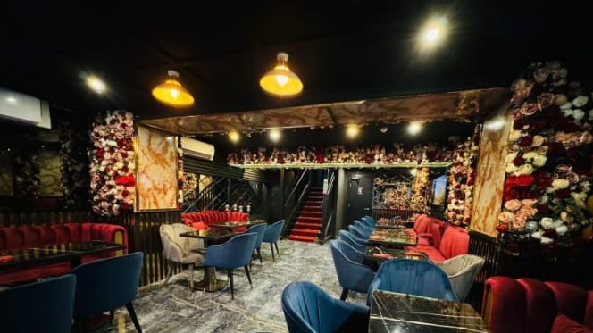 Flowers Lebanese Restaurant - 5