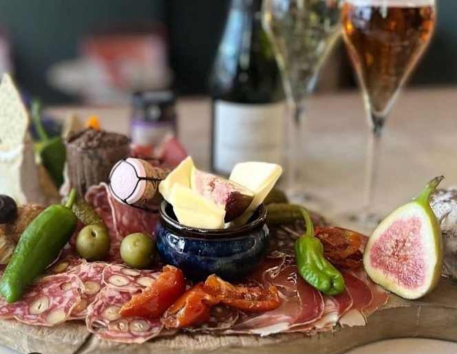 Champagne + Fromage - Chester - 0
