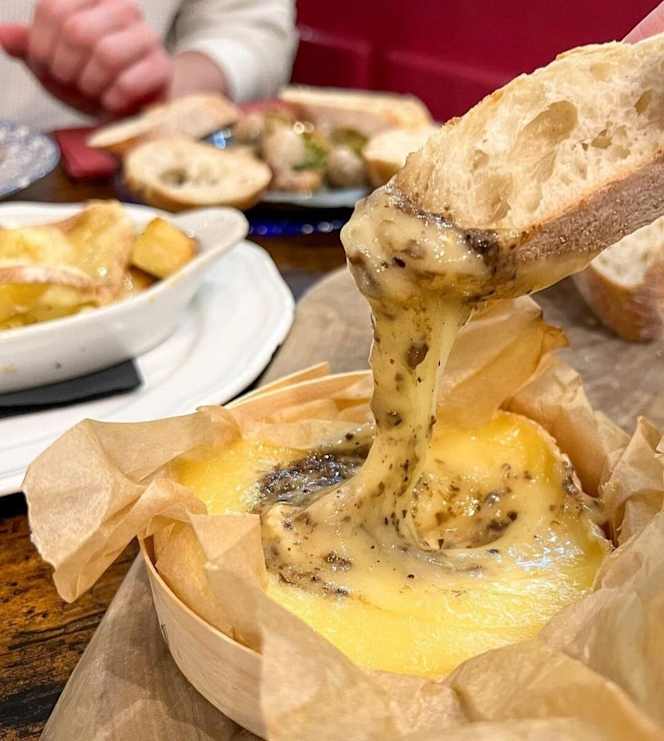 Champagne + Fromage - Chester - 4