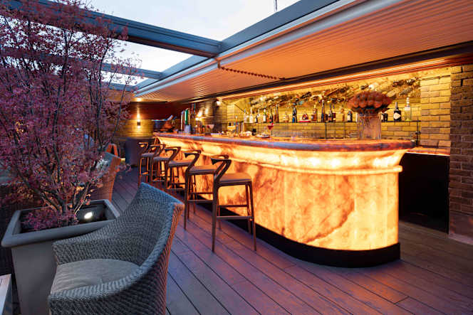 Stanley's Rooftop Bar - 1