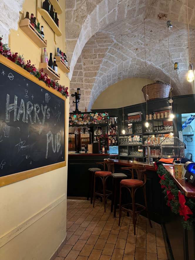 Harry's Pub - 6