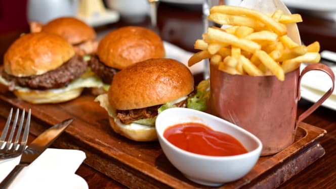 Quarter Bar & Lounge - 1